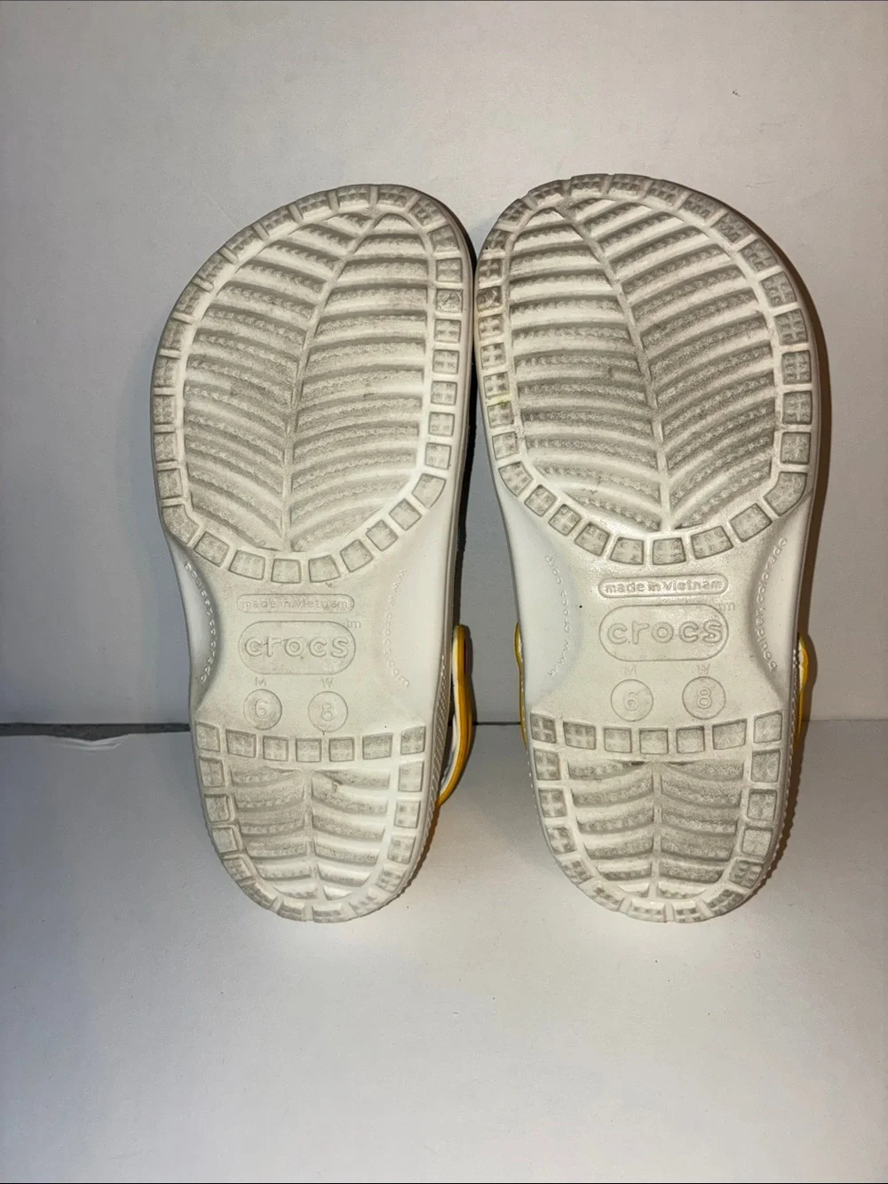 Disney World Cinderella Castle Crocs, Size Women’s 8 / Men’s 6 - Picture 11 of 12
